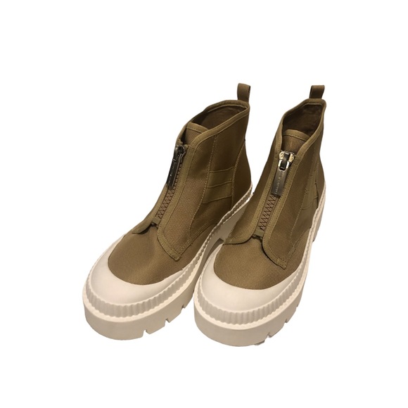 Calvin Klein Berti Chelsea lug sole boots in beige women’s size 8 brand new - Picture 2 of 13